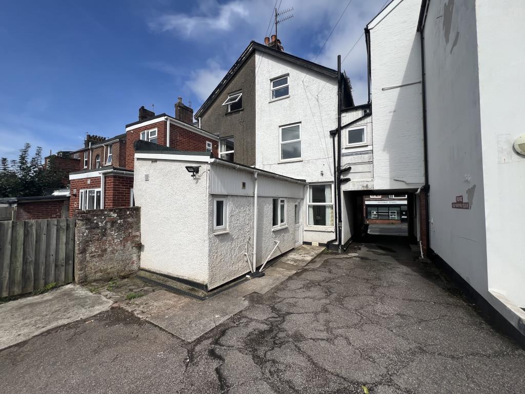 Lot: 132 - VACANT LICENCED HOUSE OF MULTIPLE OCCUPATION WITH PARKING, CLOSE TO EXETER UNIVERSITY - General view of rear of property